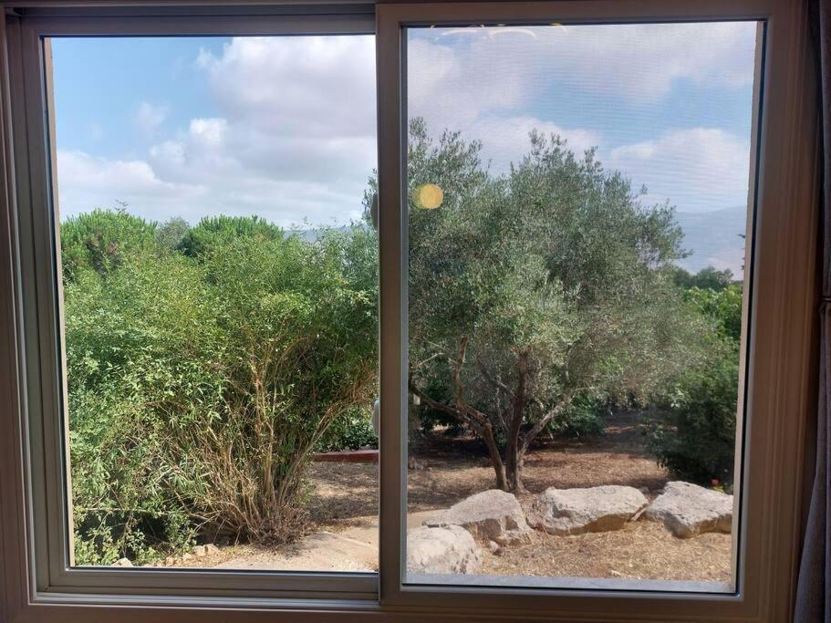 הבית ליד הבוסתן Mikhmannim Luaran gambar