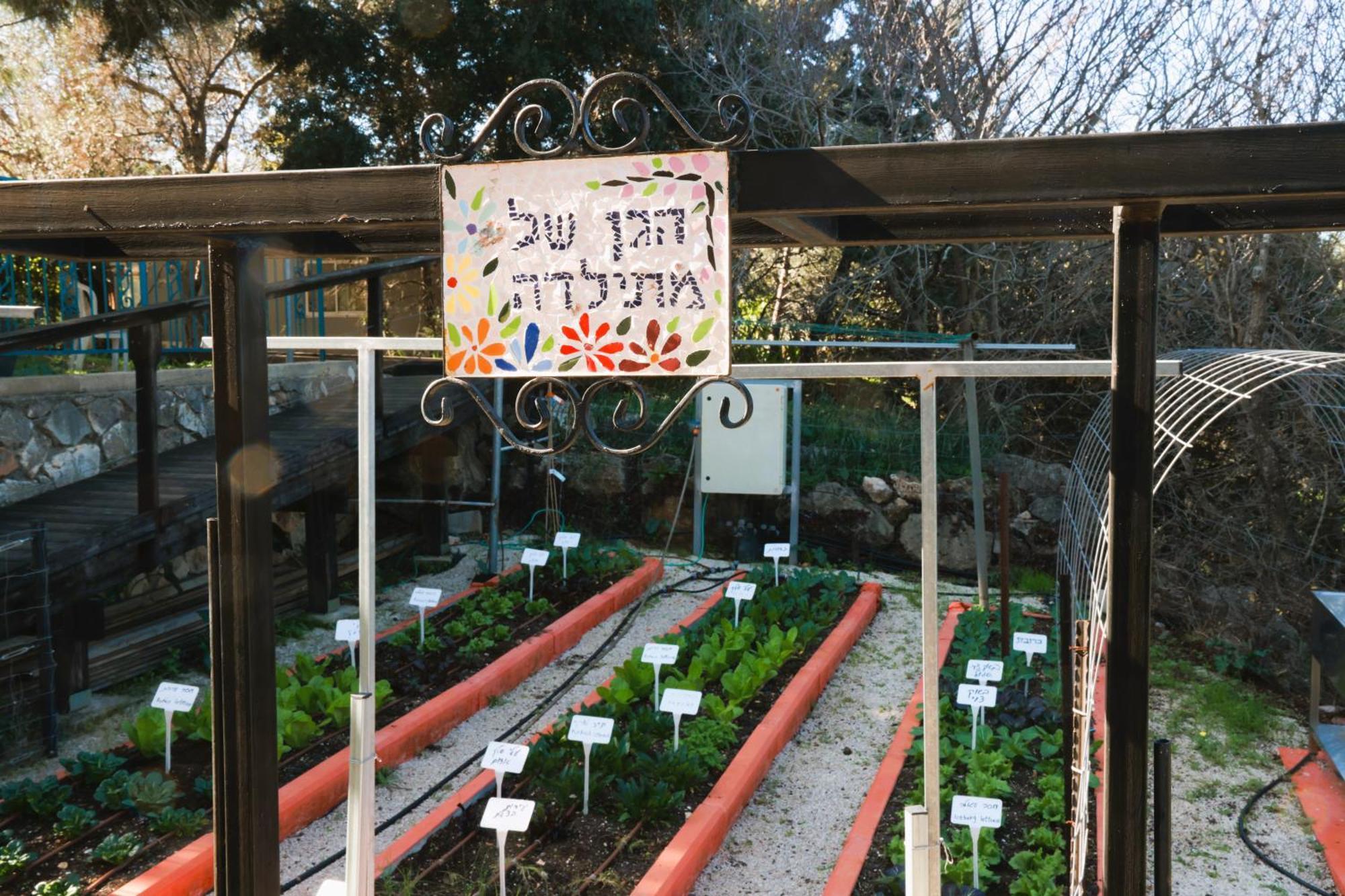 הבית ליד הבוסתן Mikhmannim Luaran gambar